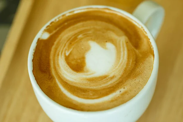 Xícara de Cappuccino com espuma — Fotografia de Stock