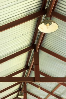 Çinko çatı altında asılı metal net lamba