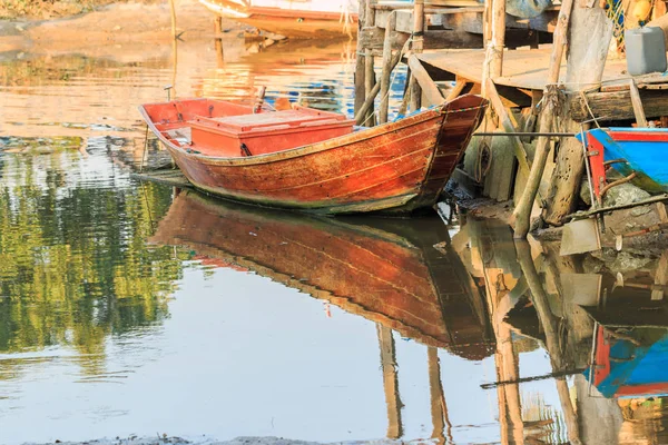 Wooden fishing boat with reflection in water — Stock Photo, Image