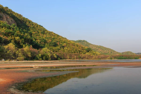 Hora a jezero v Smoderní, Thajsko — Stock fotografie