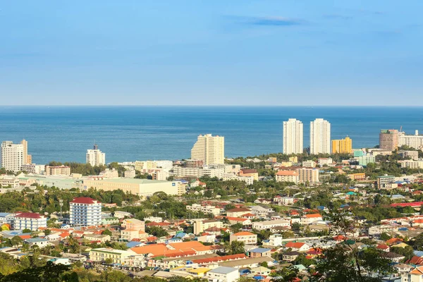  Hua Hin, Tayland'daki Hua Hin City'de manzara. Plaja yakın bir sürü Modern Bina vardır. Tayland.