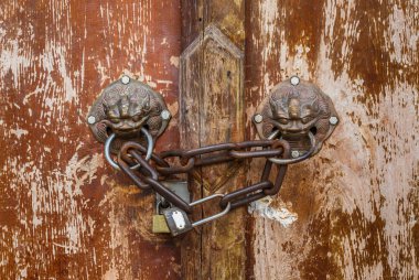 Aslan Baş Kapı Knocker, Zincir ve kilit ile Antik Knocker