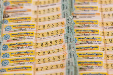 Sattahip pazarında Tay hükümeti piyango . Hükümet Tay piyango seksen baht kontrollü fiyat başladı.