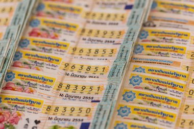 Sattahip pazarında Tay hükümeti piyango . Hükümet Tay piyango seksen baht kontrollü fiyat başladı.