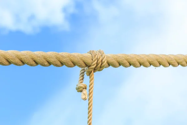 Rope tied knot in sky background — Stock Photo, Image