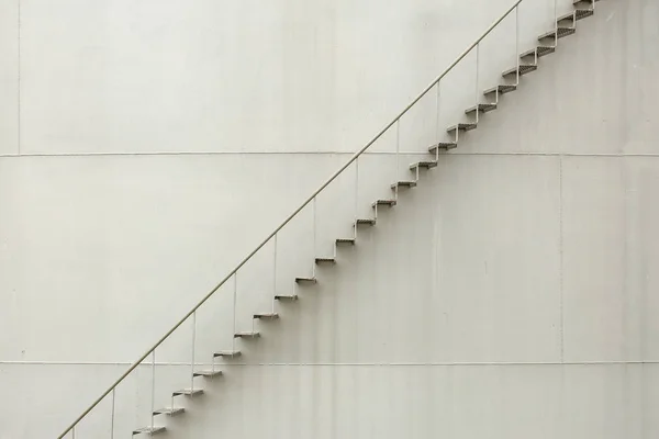 Escaleras en la pared del depósito de combustible —  Fotos de Stock