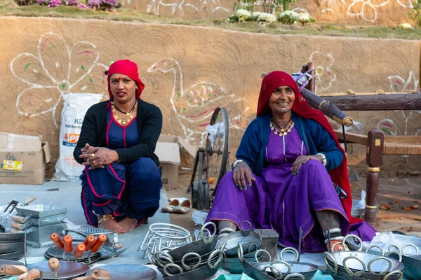 Portret Van Een Prachtige Indiase Vrouw Met Traditionele Indiase Kleding — Stockfoto