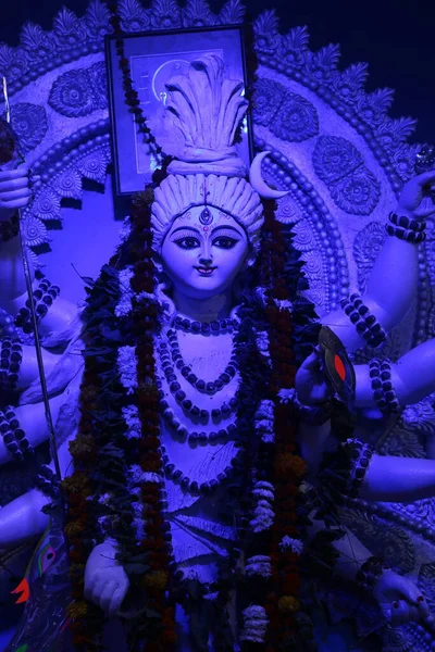Идол Богини Дурги Украшенном Пандале Дурга Пуджа Снятый Цветном Свете — стоковое фото