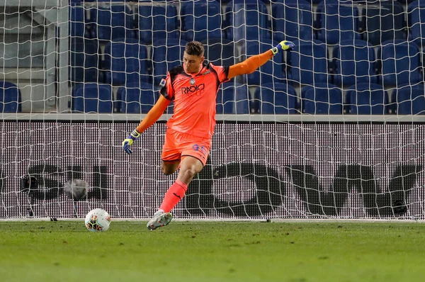 BERGAMO, İtalya - 8 Temmuz 2020: İtalyan Serie A Soccer Championship. Atalanta - Sampdoria 2-0, Pierluigi Gollini, kaleci Atalanta. 