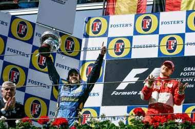 IMOLA, İtalya - 21. / 23RD Nisan 2006: F1 Dünya Şampiyonası. San Marino Grand Prix 'si, Michael Schumacher, Almanya, Ferrari, yarışı kazanır ve kutlar.