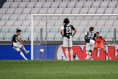 Turin, İtalya - 11 Temmuz 2020: İtalyan Serie A Soccer Championship. Juventus, Atalanta 'ya karşı 2-2, Cristiano Ronaldo, Juventus, penaltıyı attı.