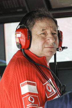 IMOLA, İtalya - 21. / 23RD Nisan 2006: F1 Dünya Şampiyonası. San Marino Grand Prix 'si, Jean Todt, Takım Müdürü Ferrari, pit-wall' da