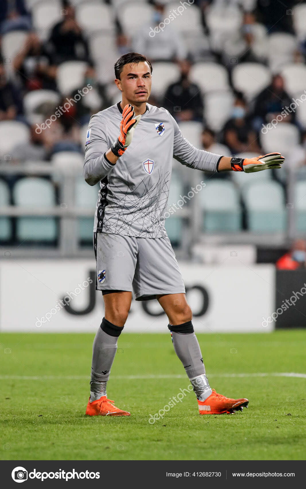 Goalkeeper torino fc hi-res stock photography and images - Alamy