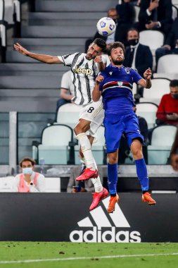 Gianluca Frabotta, Juventus ve Bartosz Bereszynski, Sampdoria, top için yarışın..