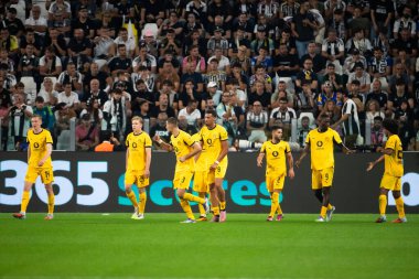 Torino, İtalya. 16 Eylül 2025. Allianz Juventus Stadyumu. UEFA Şampiyonlar Ligi 2025-26. Juventus, Borussia Dortmund 'a karşı. 4-4. Borussia Dortmund oyuncuları golü kutluyor.