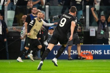 Torino, İtalya. 16 Eylül 2025. Allianz Juventus Stadyumu. UEFA Şampiyonlar Ligi 2025-26. Juventus, Borussia Dortmund 'a karşı. 4-4. Dusan Vlahovic, Juventus, bir gol atıp kutlayın..