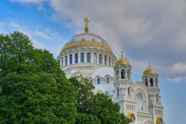 Kronstadt 'taki deniz katedralinin manzarası