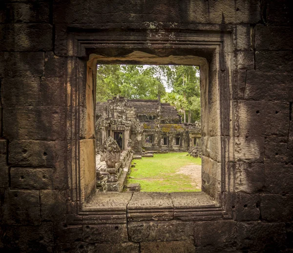 プローム寺院 Cambodi のウィンドウ ストック画像