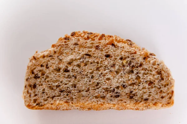 白を基調としたシリアル入りの便利なパン — ストック写真