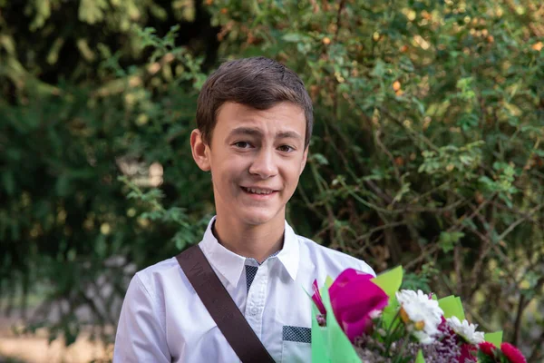 Menino Estudante Com Buquê Flores Moscovo Rússia Setembro Setembro Dia — Fotografia de Stock