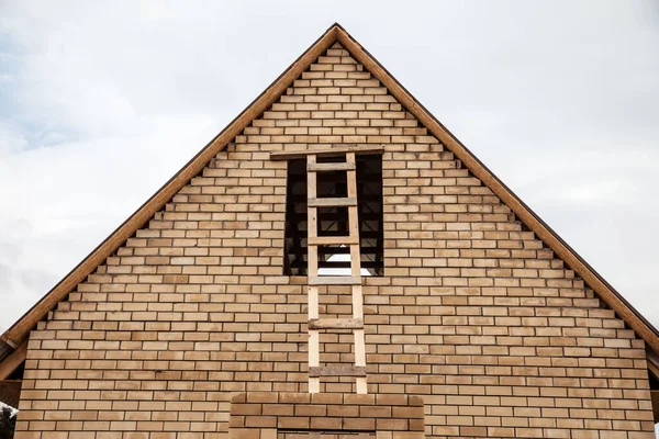 Ξύλινη Σκάλα Για Σοφίτα Σκάλα Προς Την Οροφή Του Σπιτιού — Φωτογραφία Αρχείου