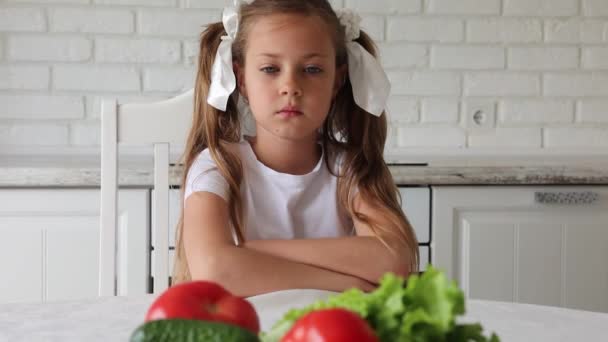 Unhappy Angry Little Girl Front Plate Vegetables Kitchen Dissatisfied Child — Stock Video