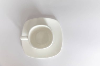 Boş beyaz fincan izole edilmiş beyaz arkaplanda fincan üstü