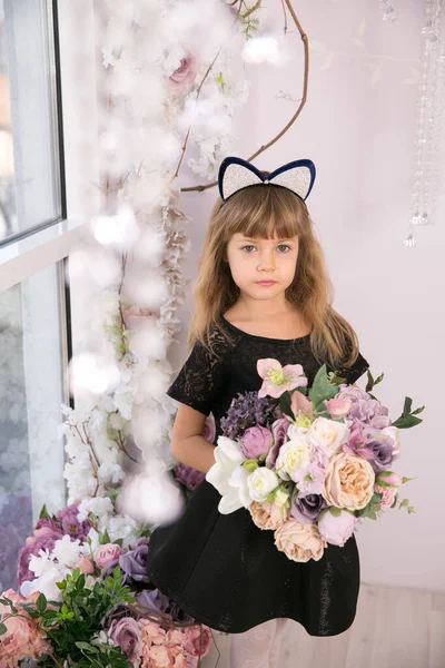 Menina Bonita Top Preto Sem Mangas Usando Cabeça Orelha Gato — Fotografia de Stock