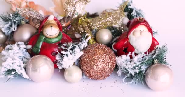 Різдво Новорічні Прикраси Золотий Червоний Різдвяні Олені Іграшки Санта Клауса — стокове відео