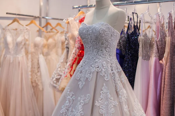 Beautiful wedding dress on a mannequin. — Stock Photo, Image