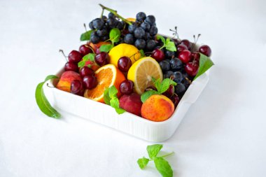 Tabakta Çeşitli Frech Meyveler