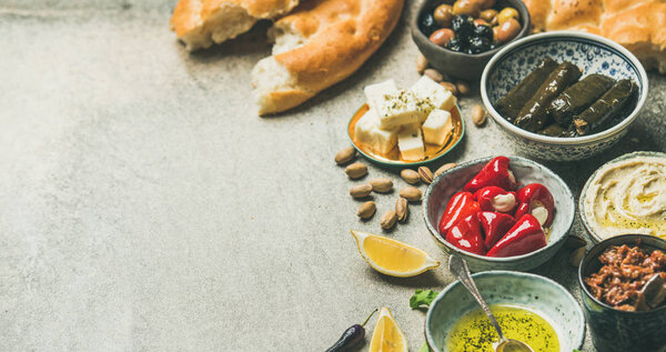 Средиземноморье, Ближний Восток meze стартовый блюдо на сером фоне
 