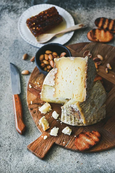 Cheese Platter Cheese Assortment Nuts Honey Bread Rustic Wooden Board — Stock Photo, Image