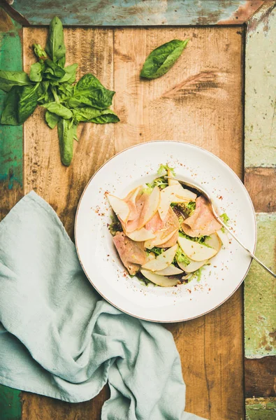 Salade Été Fraîche Avec Jambon Dinde Fumé Poire Dans Une — Photo