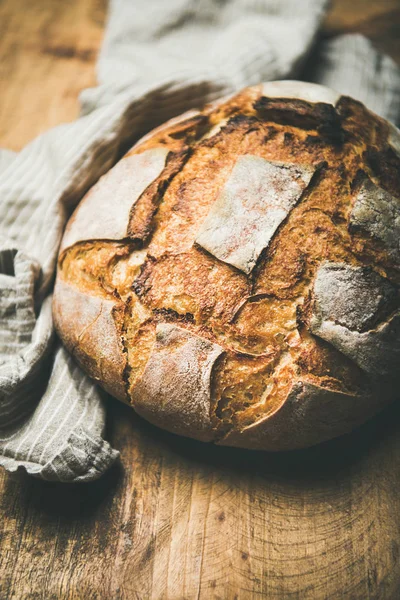 Pane Lievito Naturale Appena Sfornato Pane Pane Sopra Tovagliolo Lino — Foto Stock