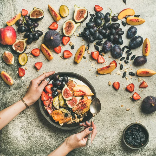 Sağlıklı Mevsim Sonbahar Kahvaltı Çeşitli Yunan Yoğurt Meyve Chia Tohum — Stok fotoğraf