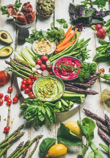 Healthy Raw Summer Vegan Snack Plate Chickpea Beetroot Spinach Hummus — Stock Photo, Image