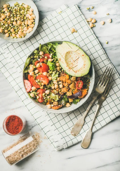 Vegan Lunch Bowl Vegan Diner Met Avocado Gemengde Granen Bonen — Stockfoto