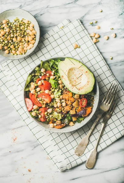 Vegan Lunch Bowl Vegan Diner Met Avocado Gemengde Granen Bonen — Stockfoto