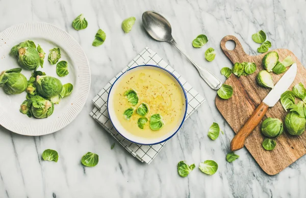 Seasonal Brussels Sprouts Vegetable Cream Soup Bowl Fresh Green Brussel — Stock Photo, Image
