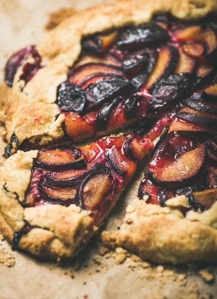 Plum Galetta Dolce Torta Carta Forno — Foto Stock