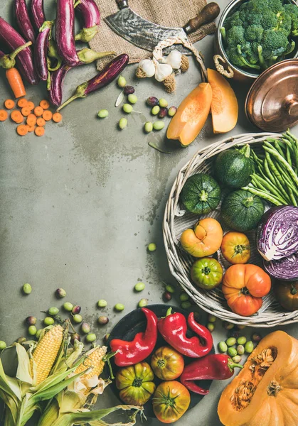 Gesunde Vegetarische Saisonale Herbst Lebensmittel Kochen Hintergrund Herbstgemüse Vor Grauem — Stockfoto