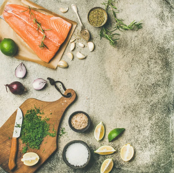 Cozinhar Peixe Salmão Salgado Flat Lay Filé Salmão Cru Variedade — Fotografia de Stock