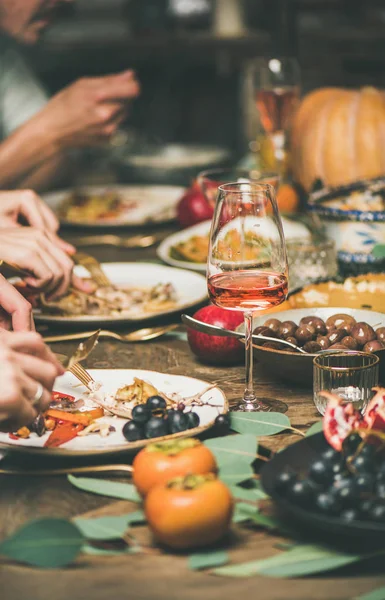 Natale Tradizionale Festa Capodanno Amici Familiari Che Mangiano Cibo Vario — Foto Stock