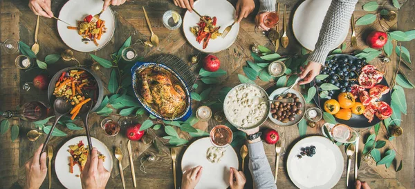 Navidad Tradicional Celebración Año Nuevo Puesta Plana Amigos Familiares Gatos —  Fotos de Stock