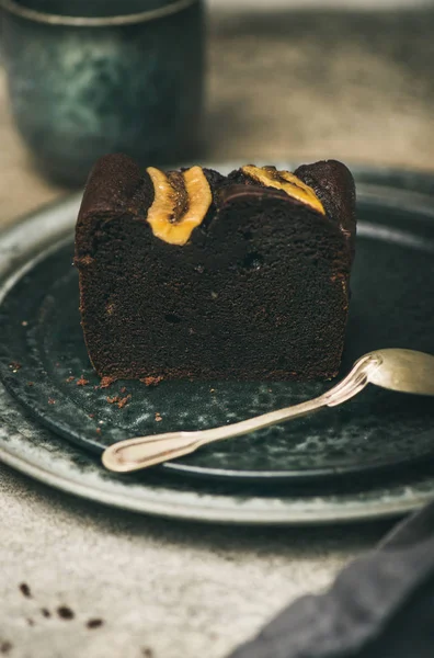 Piece Freshly Baked Dark Chocolate Banana Bread Cake Dessert Grey — Stock Photo, Image