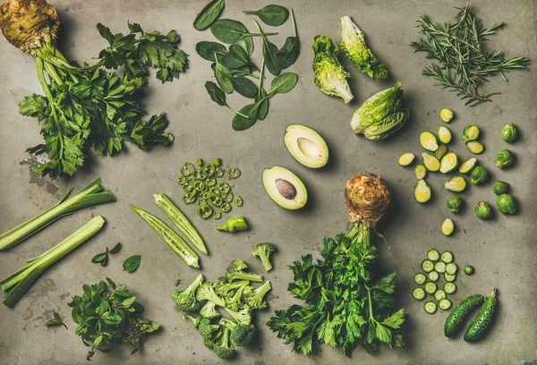 Diseño Ingredientes Veganos Saludables Colocación Plana Verduras Verdes Enteras Cortadas —  Fotos de Stock