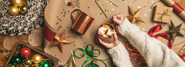 Marshmallow Noel Süslemeleri Çelenk Kurdeleler Kağıt Işıltılı Topları Şeker Kamışı — Stok fotoğraf