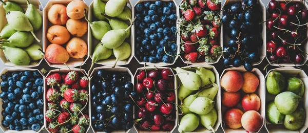 Summer Fruit Berry Variety Flat Lay Ripe Strawberries Cherries Grapes — Stock Photo, Image