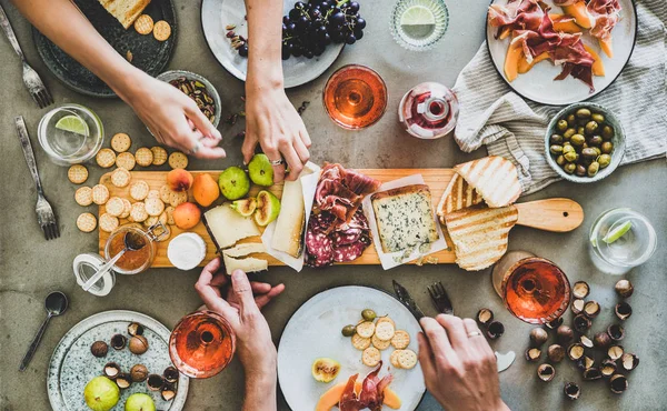 Mid Summer Picnic Wine Snacks Flat Lay Charcuterie Cheese Board — Stock Photo, Image